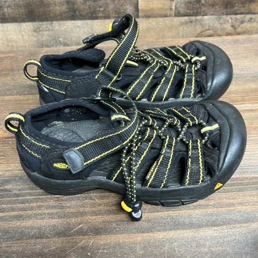Keen black yellow